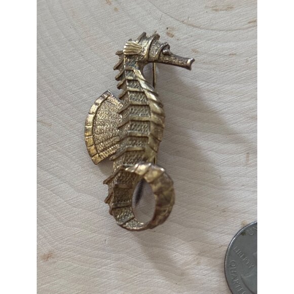 Vintage Gold-Toned Seahorse Brooch Pin Jewelry Accessory Nautical Statement - Picture 1 of 8